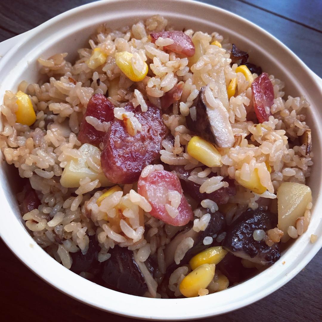 香菇腊肠土豆焖饭
