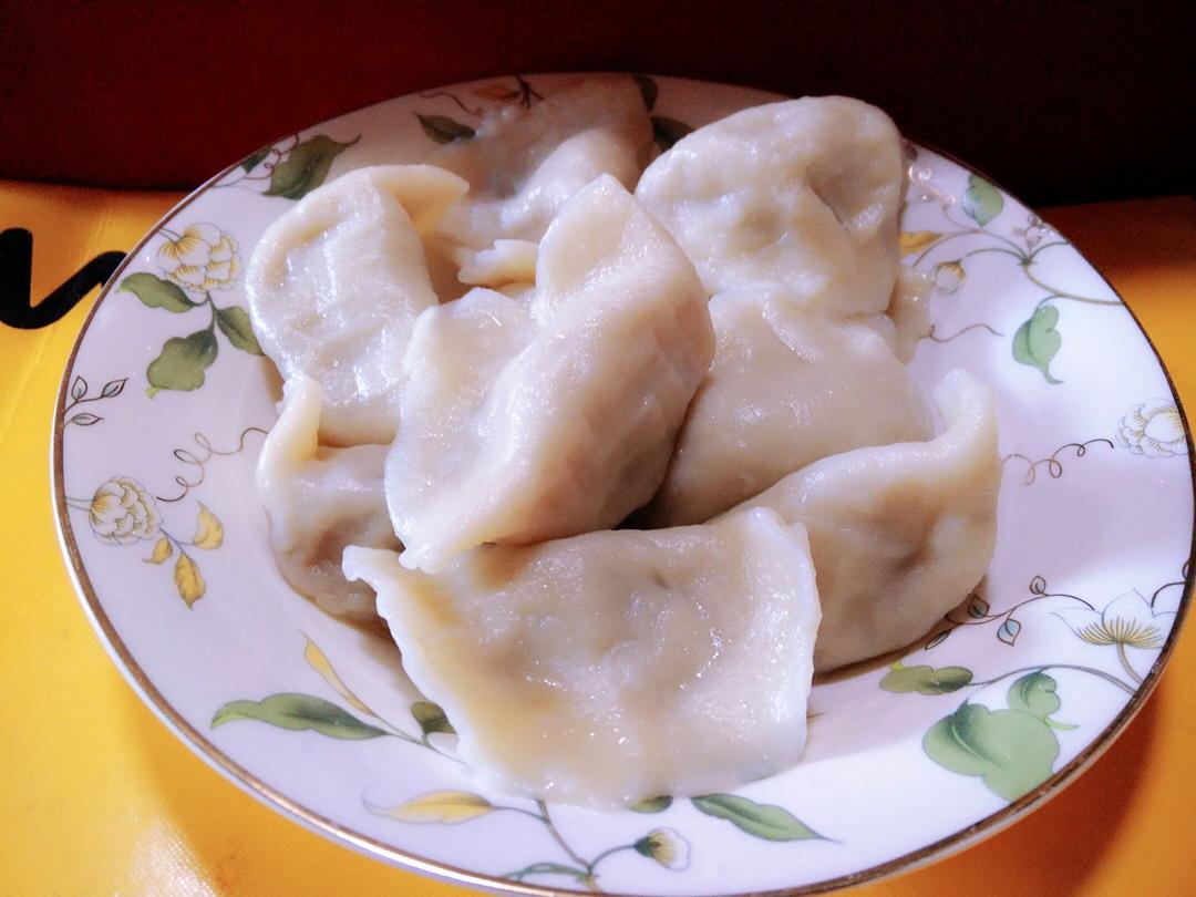 牛肉芹菜香菇饺子的做法