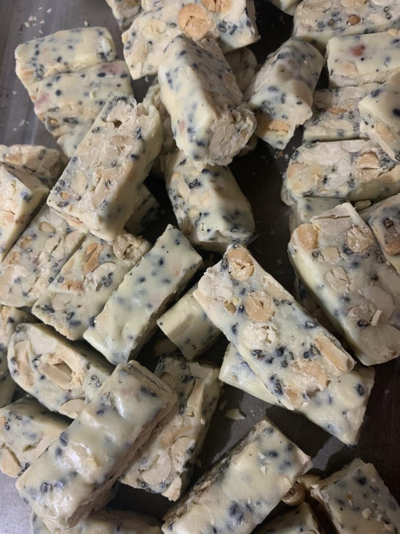 芝麻花生牛轧糖