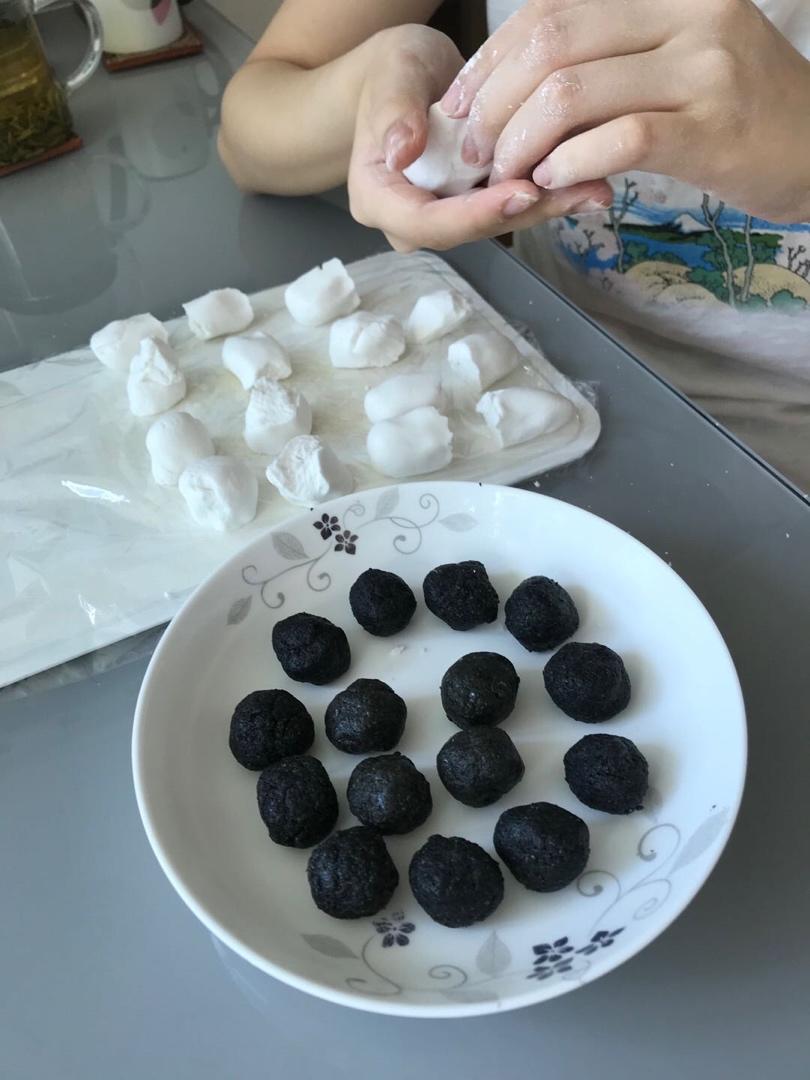 花生黑芝麻汤圆