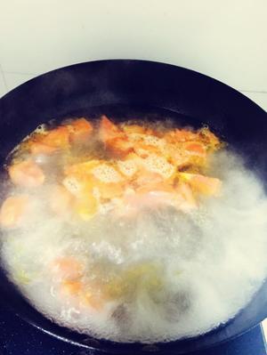 暖冬番茄香菇萝卜汤的做法 步骤5