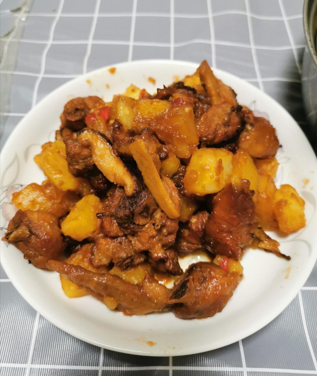 土豆炖鸡块