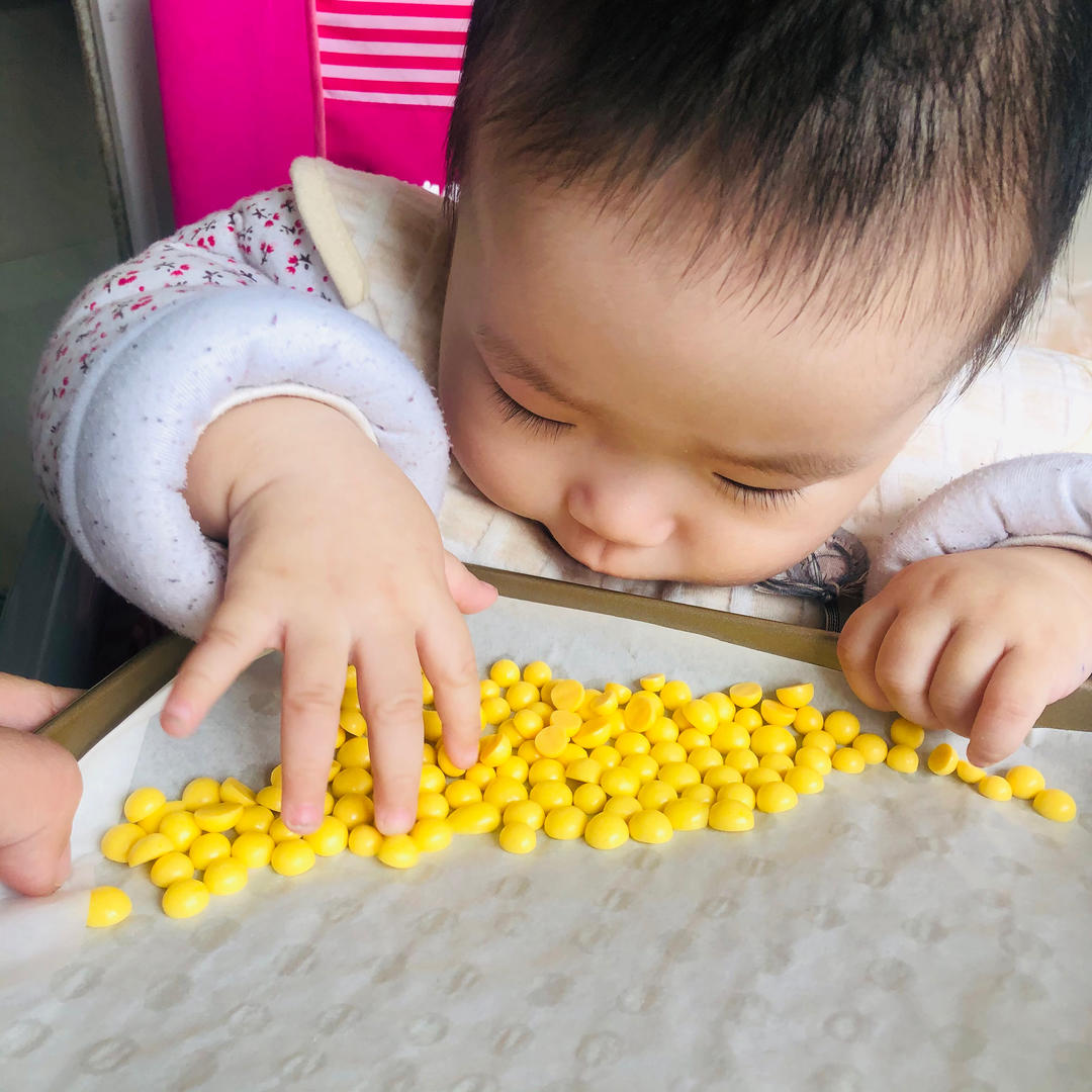 入口即化的无添加蛋黄溶豆