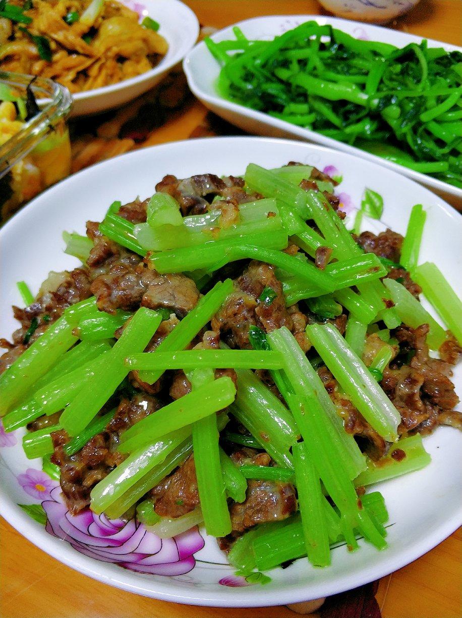 芹菜炒牛肉