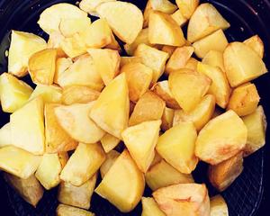 超简单不煎不烤却能吃出烧烤味道的香煎土豆的做法 步骤2