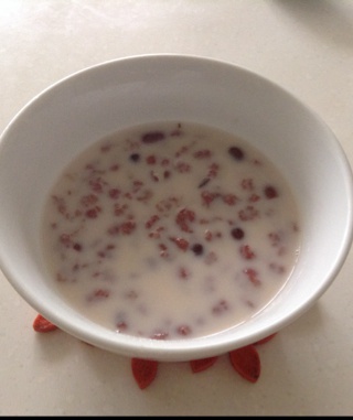 红豆薏米粥 (Red Bean and Pearl Barley Congee)