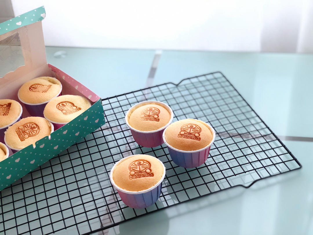 软萌软萌的古早味纸杯蛋糕