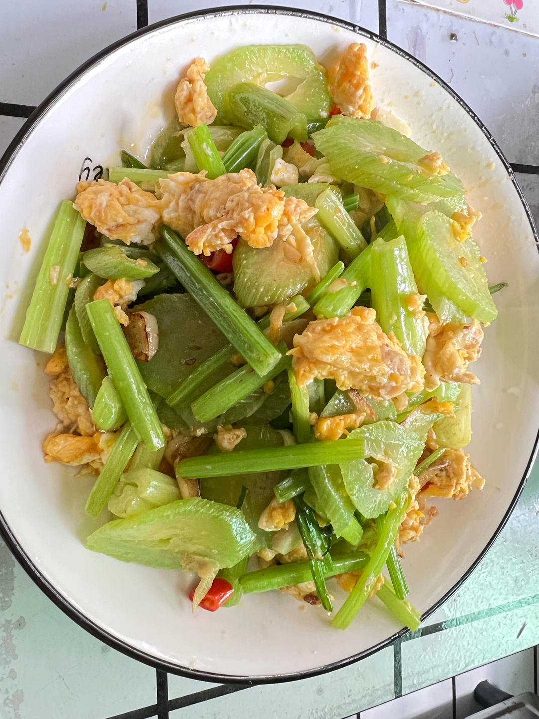 芹菜炒鸡蛋