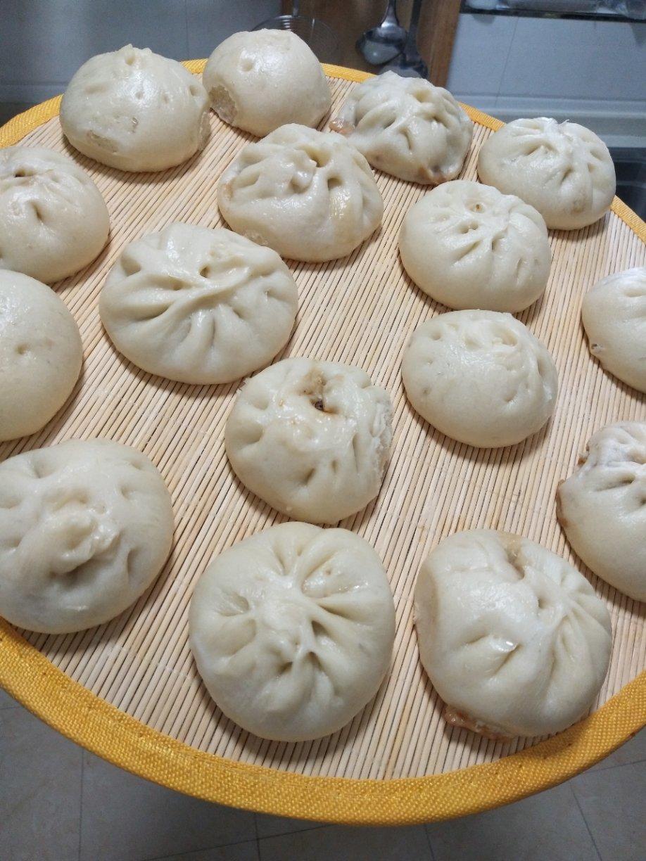 鲜美多汁的洋葱牛肉包子