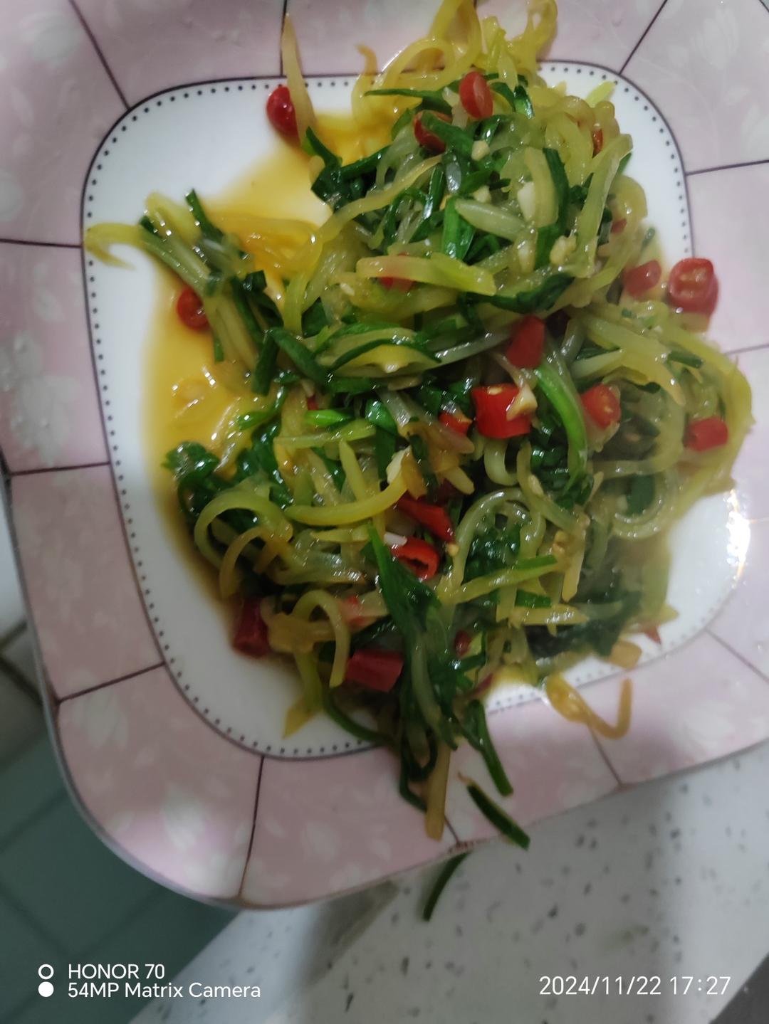莴笋丝炒韭菜