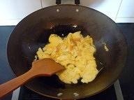 蒜薹炒鸡蛋的做法 步骤4