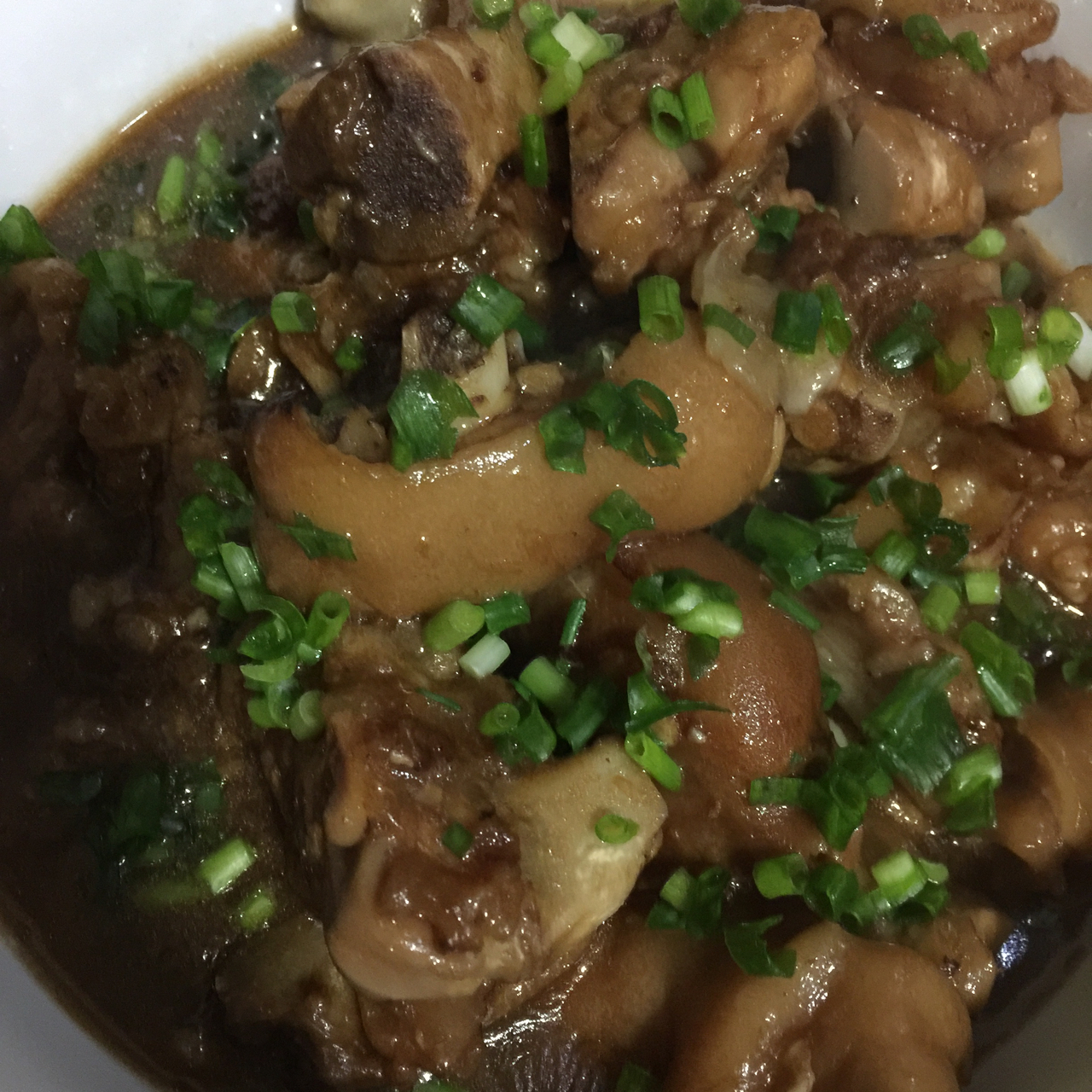 美味的家常菜：红烧猪蹄