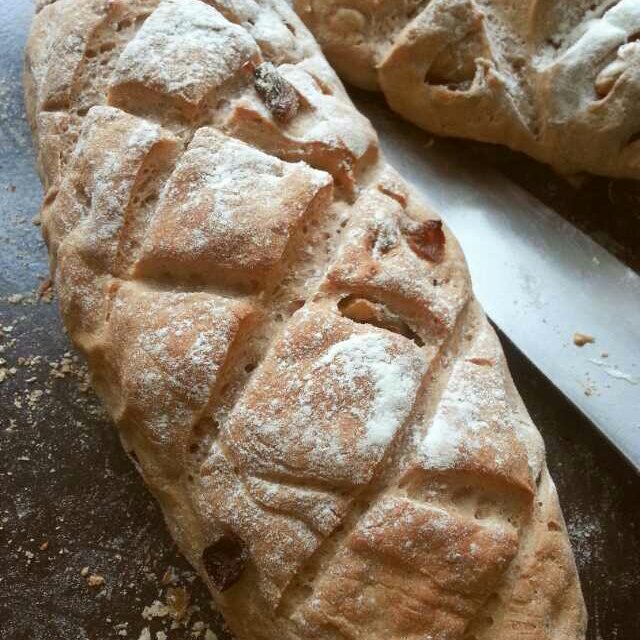 黑麦核桃葡萄干面包