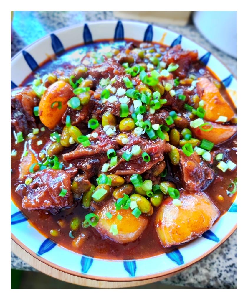 小土豆烧牛肉，红烧牛腩，好吃到舔盘