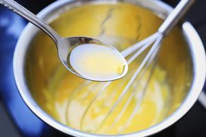 班尼迪克蛋—牛油果培根版的做法 步骤4