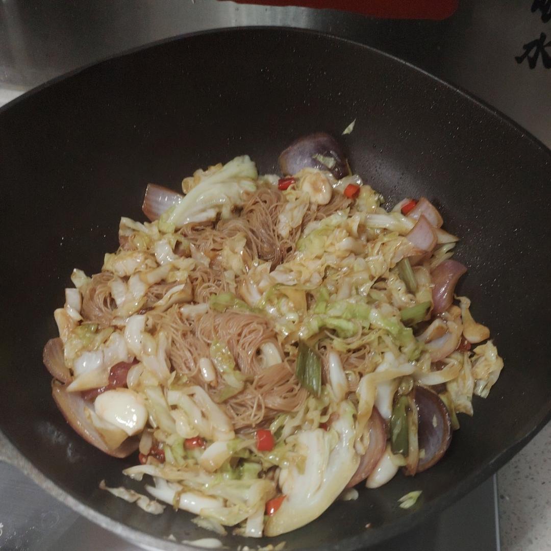 最近爱吃粉丝粉条～包菜炒粉丝