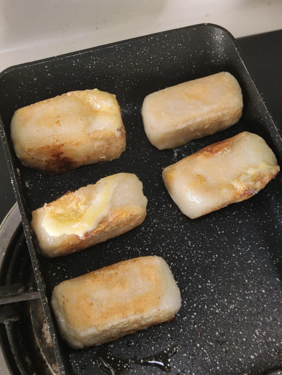 不用烤箱 一口平底锅就能做的爆浆芝士烤年糕