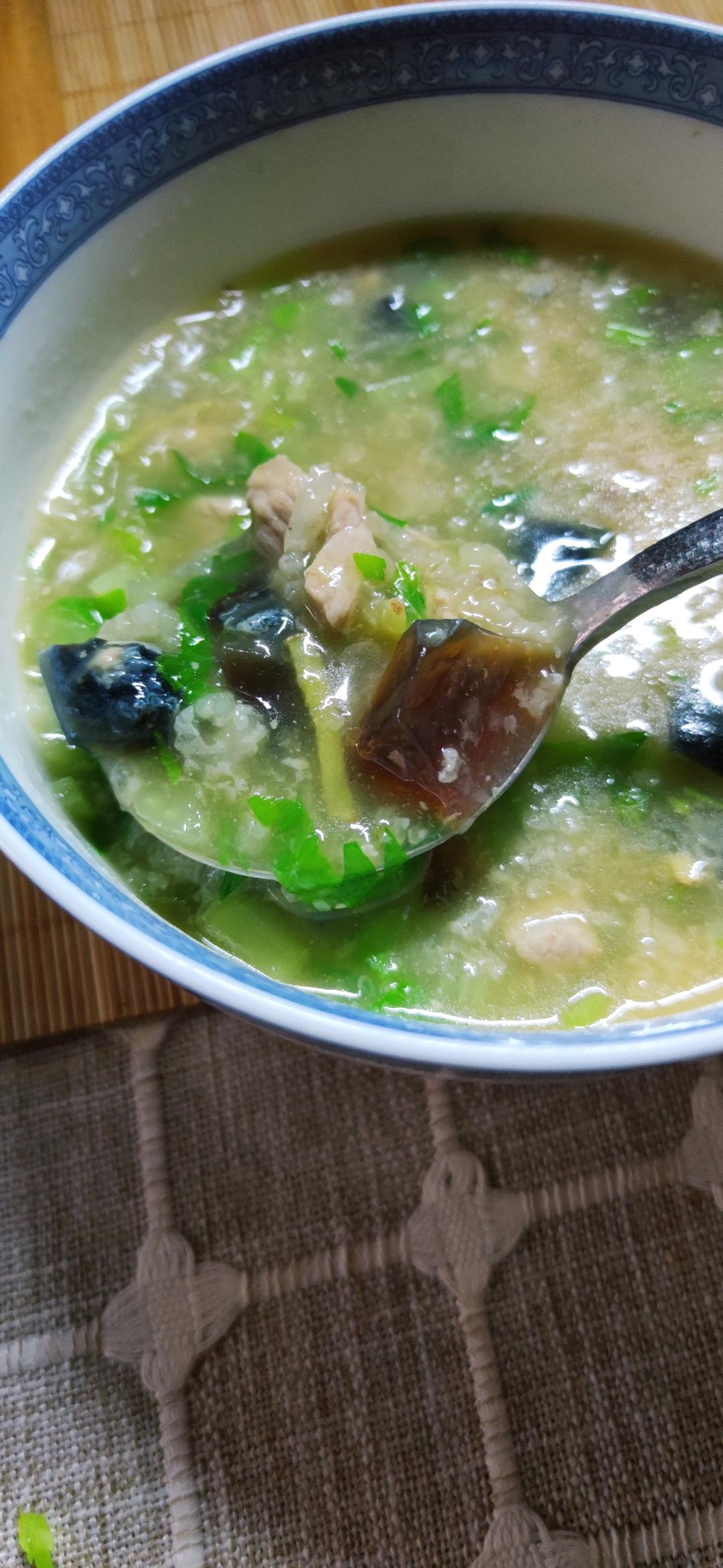 妈妈👩教我做的皮蛋瘦肉粥🥣简单快捷美味😋
