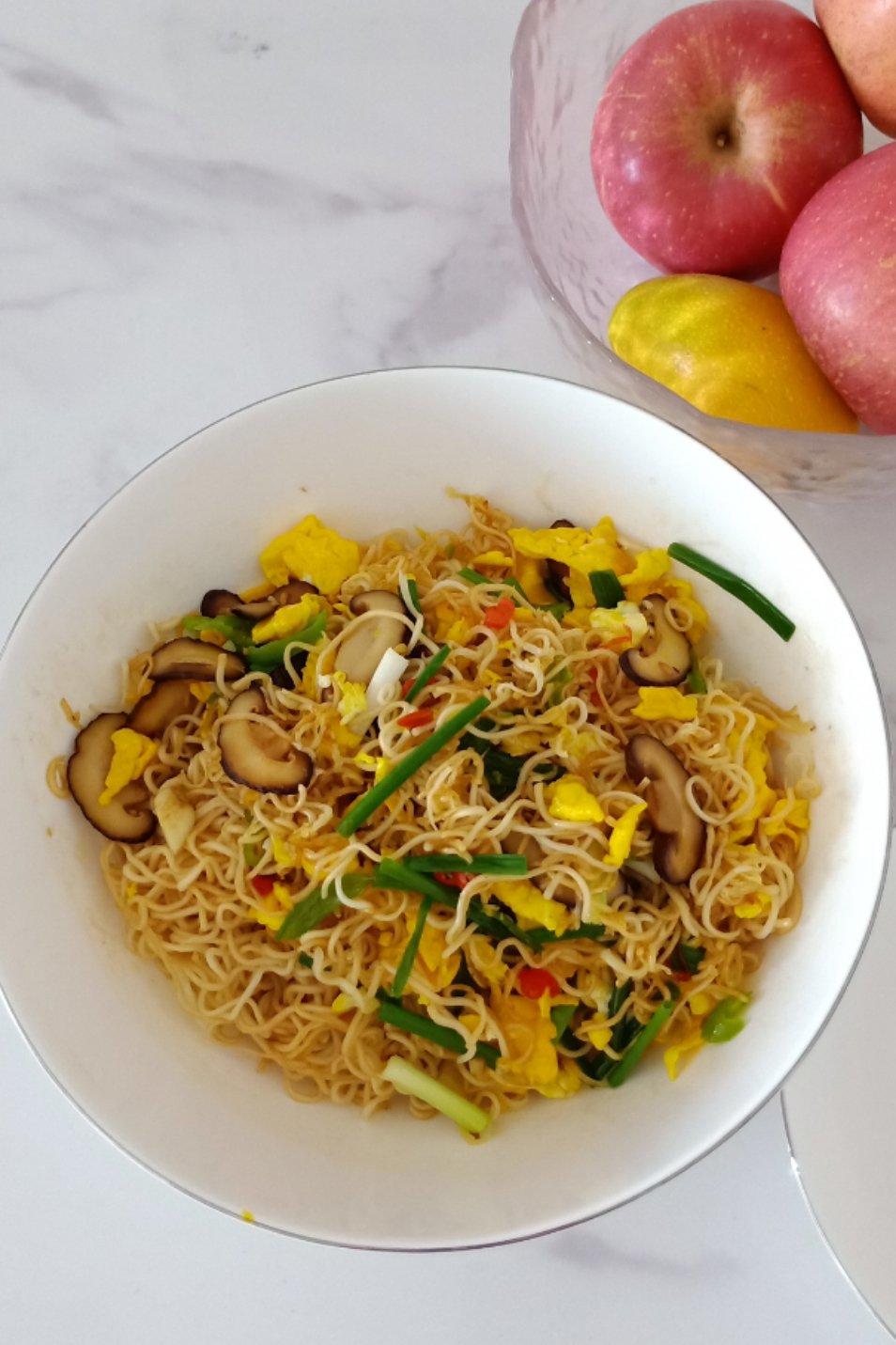 少油条条分明的炒面