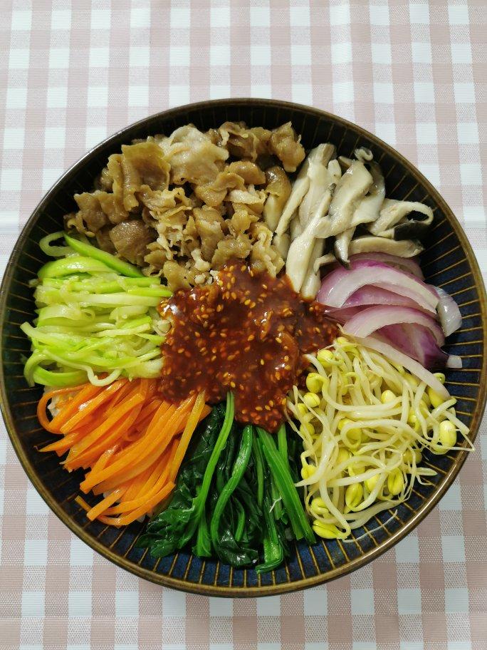 缤纷韩国拌饭（注入自制灵魂拌饭酱➕日式照烧肥牛，每一道蔬菜单独调味～，做成便当也很合适🍱）