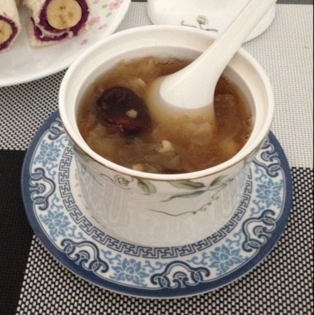 炖白木耳红枣糖水