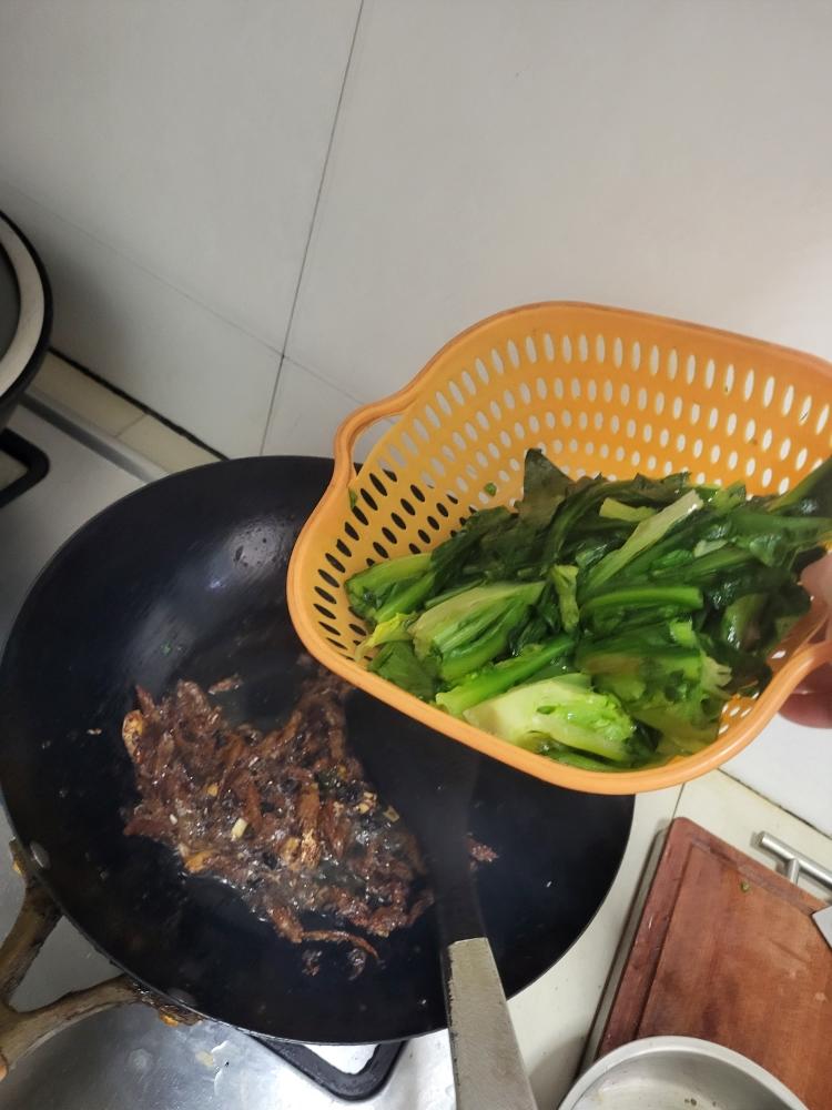 豆豉鲮鱼炒油麦菜的做法 步骤14