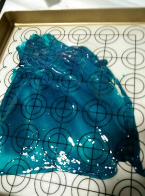 场景蛋糕装饰配件~蓝色透明冰山的做法 步骤2