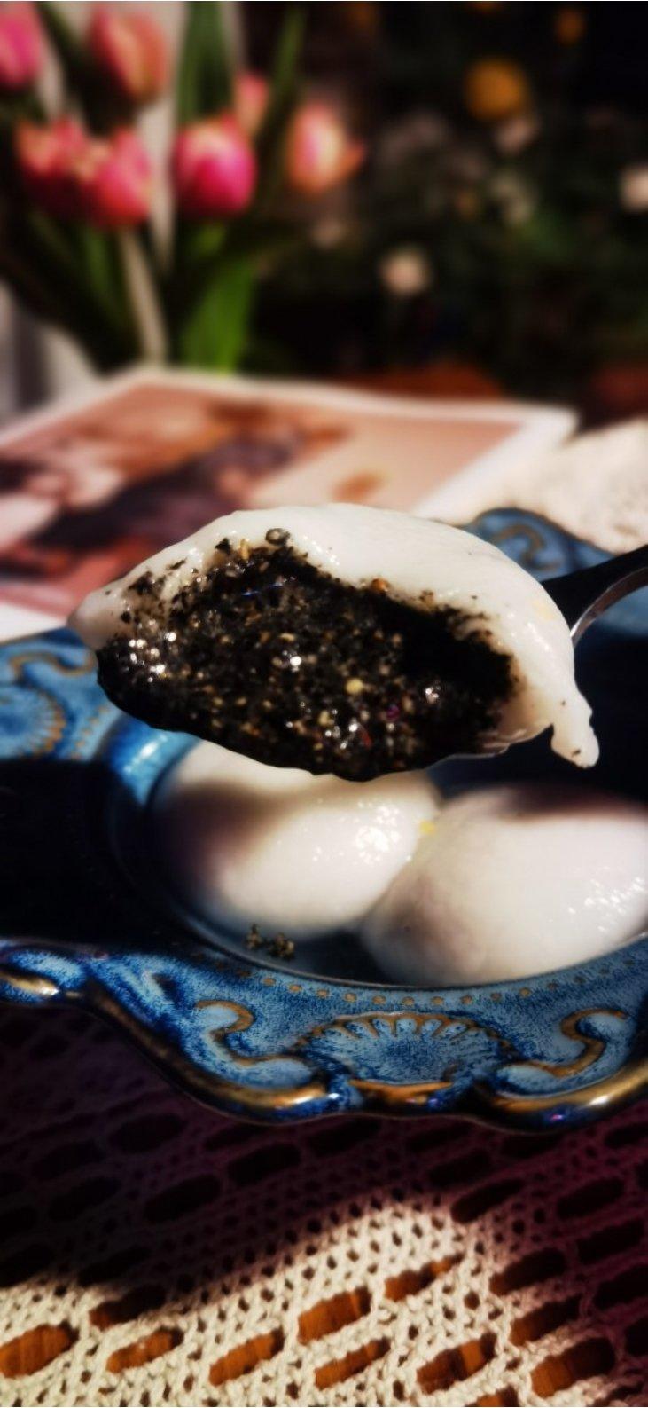 家传黑芝麻汤圆馅心
（黑洋酥）