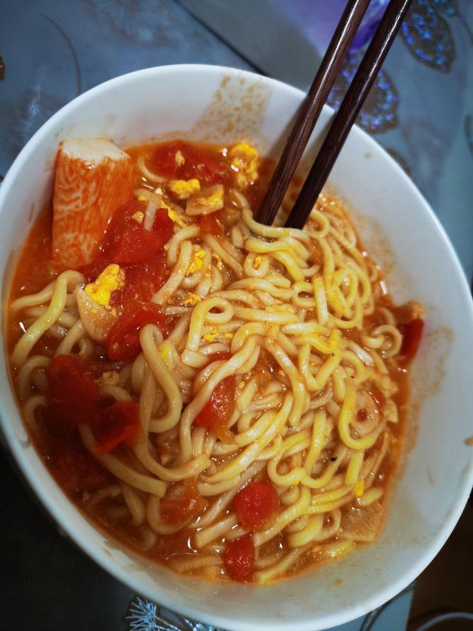 10分钟搞定！简单快手又好味的西红柿鸡蛋打卤面