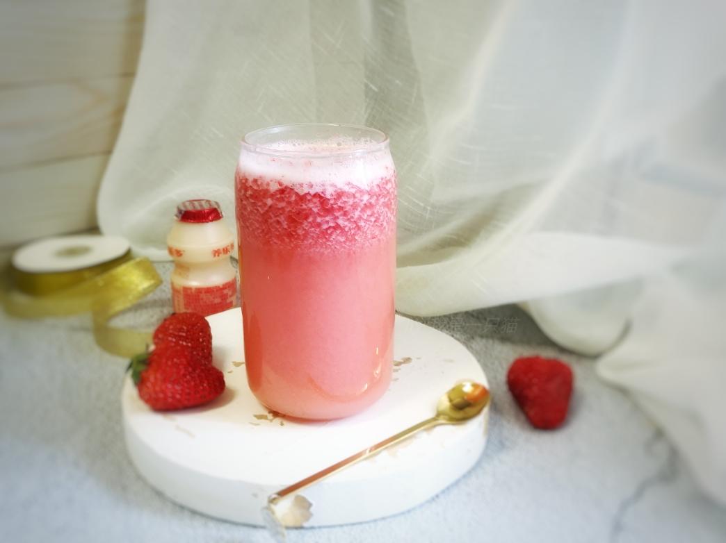 草莓益生菌气泡饮的做法