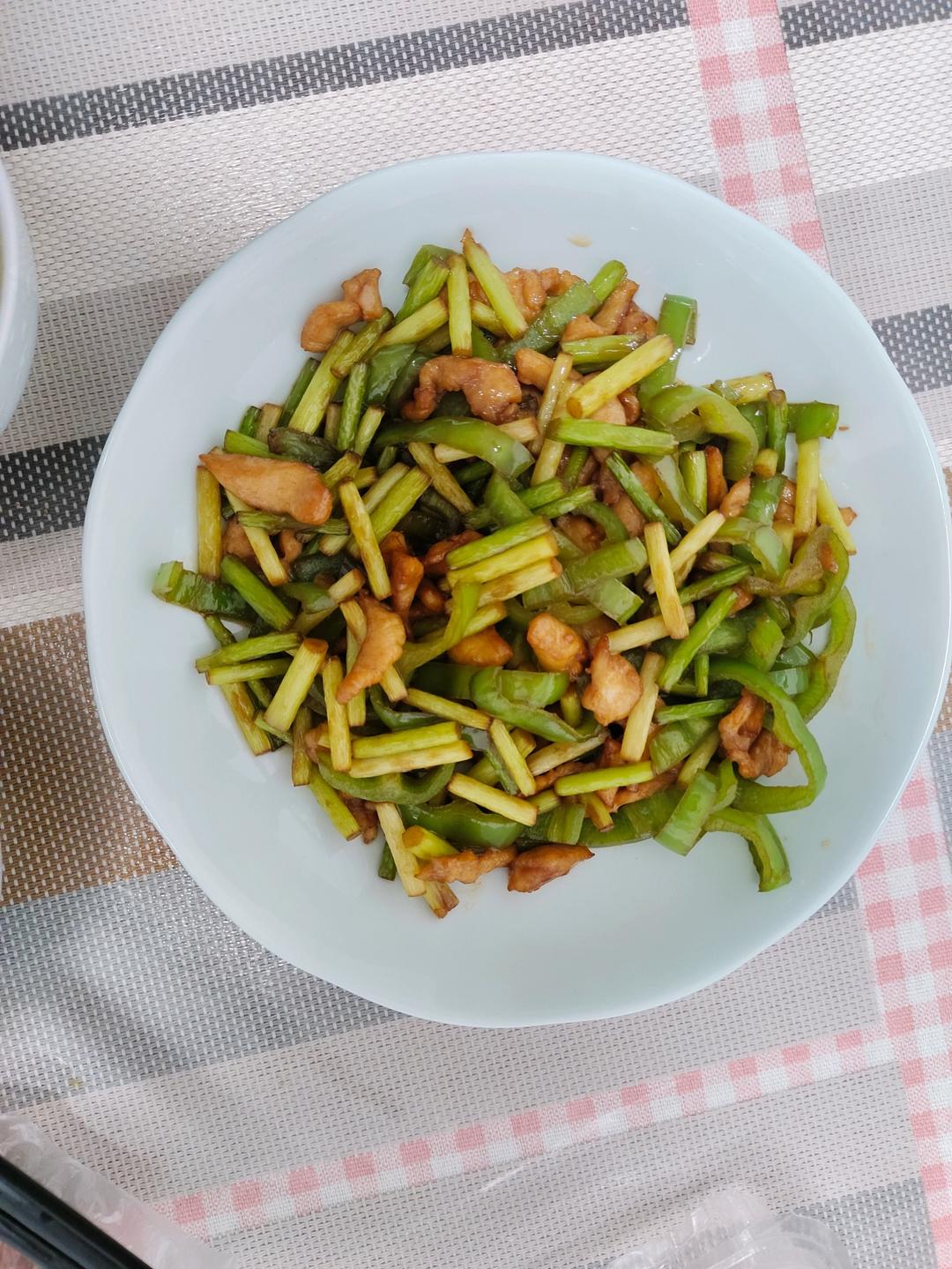 简单易做的下饭菜－蒜苔炒肉