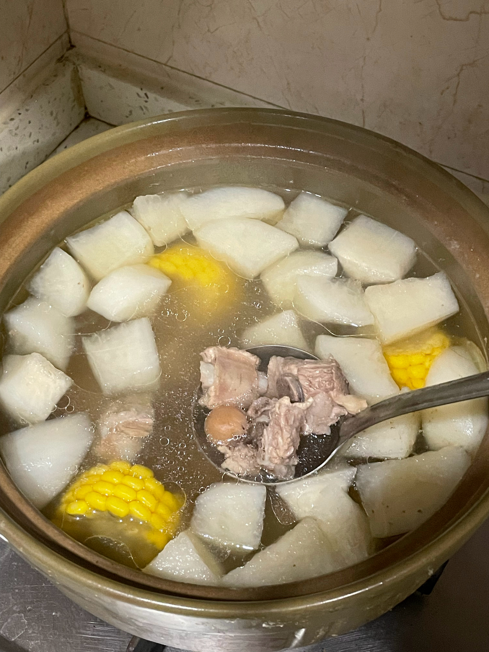 排骨玉米白萝卜汤