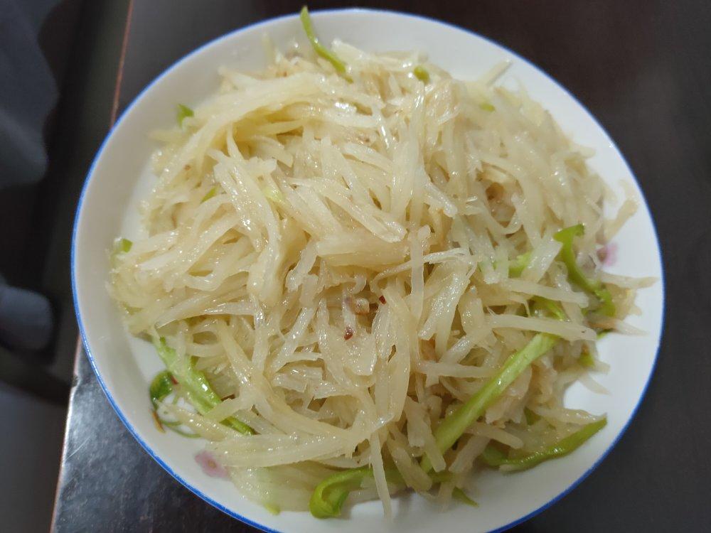 好吃又方便的青椒土豆丝，来喽！