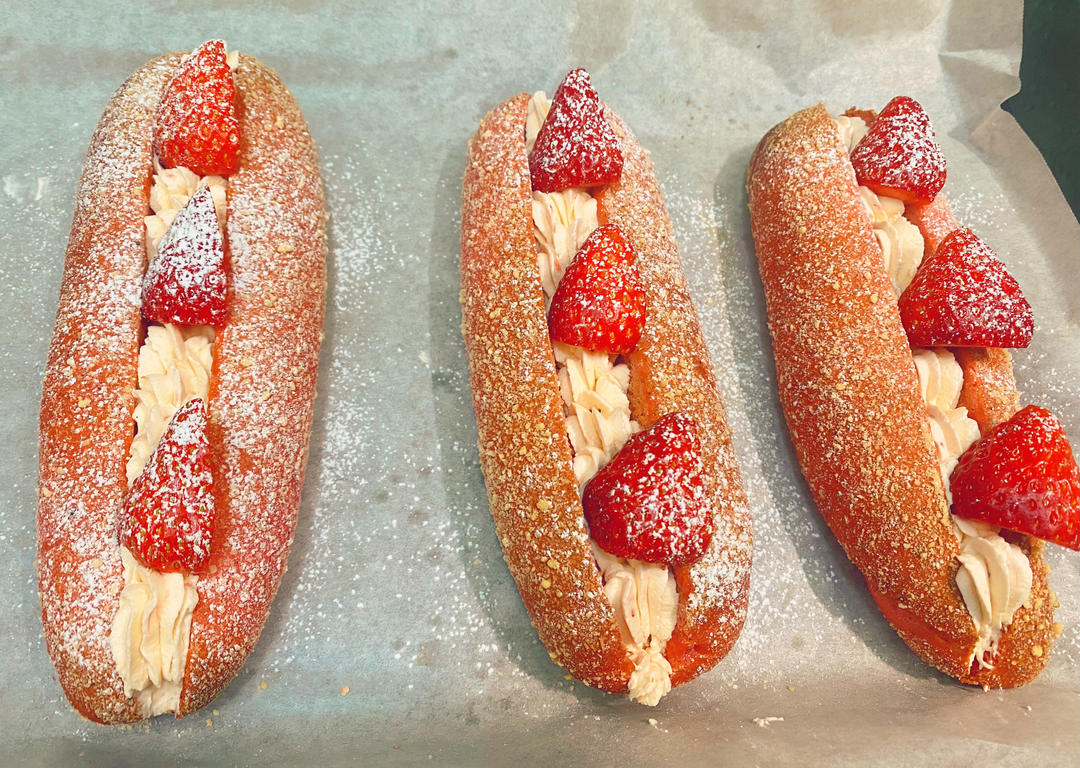 什么？在家也能做出和奈雪同款的草莓魔法棒面包！？
