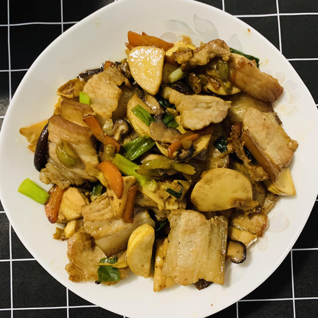 冬笋炒蘑菇炒五花肉炒大蒜炒胡萝卜
