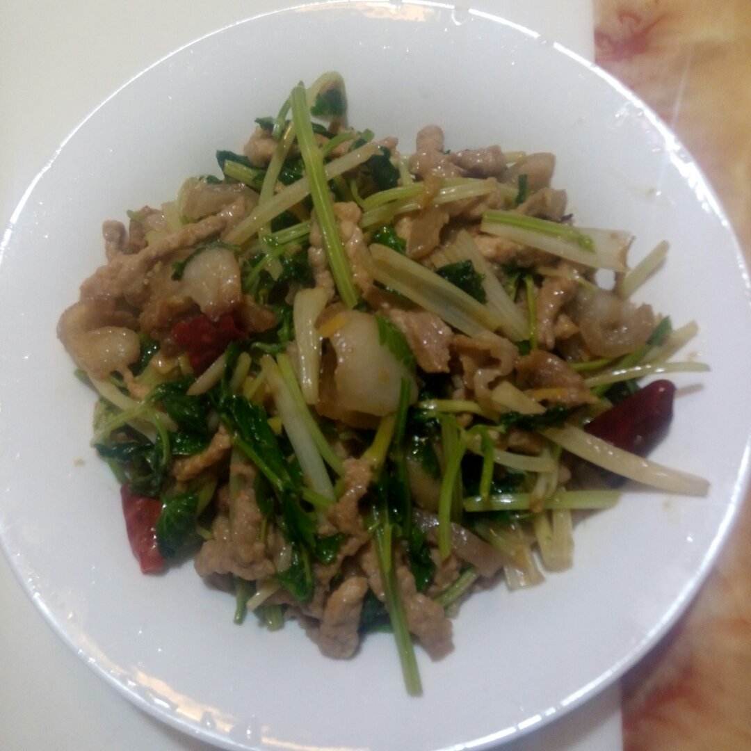 芹菜炒肉
