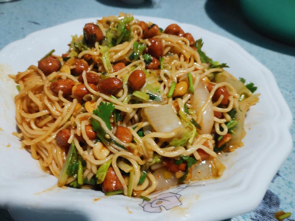 十分钟做好一盘开胃凉拌面～太好吃啦