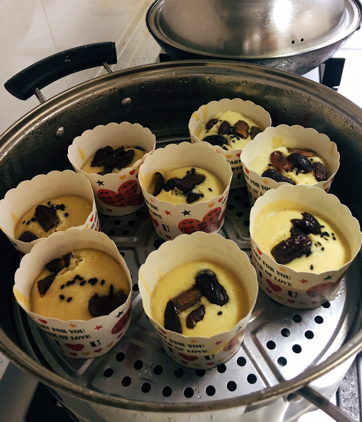 超简单早饭—玉米面红枣发糕的做法 步骤3