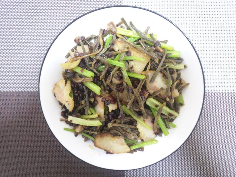 香芹炒肉家常下饭菜！