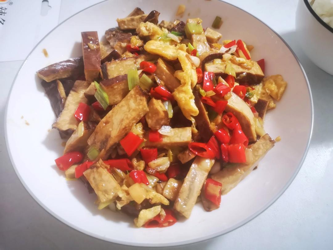 鸡蛋炒香干