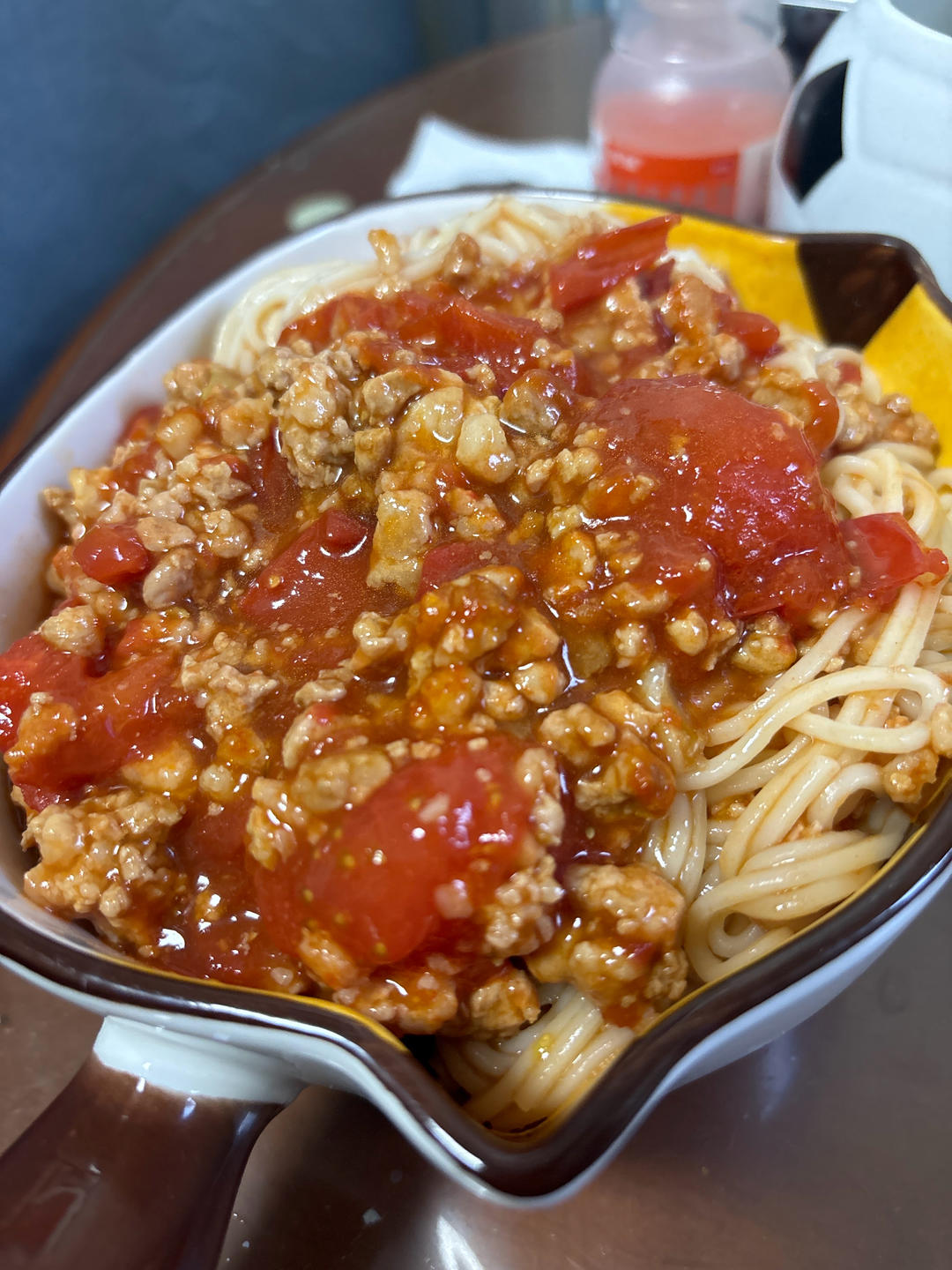 一碗根本不够的番茄肉酱面