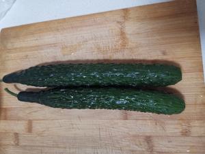 凉拌黄瓜🥒下饭神器的做法 步骤1