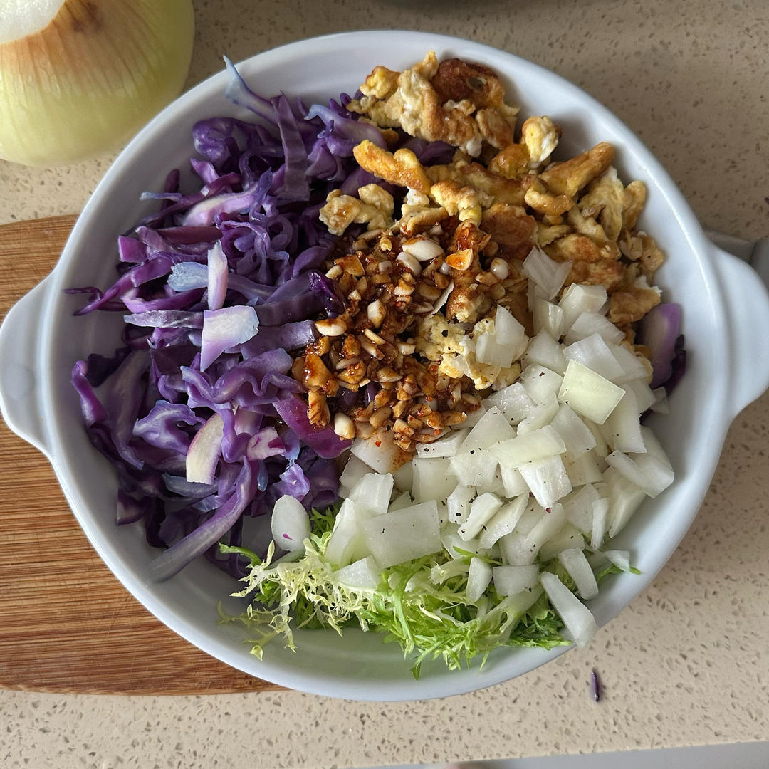 减脂餐—生菜紫甘蓝拌鸡蛋