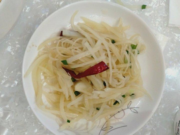 宇宙无敌小雷做的厨师长教你炝炒土豆丝的家常做法口感爽脆