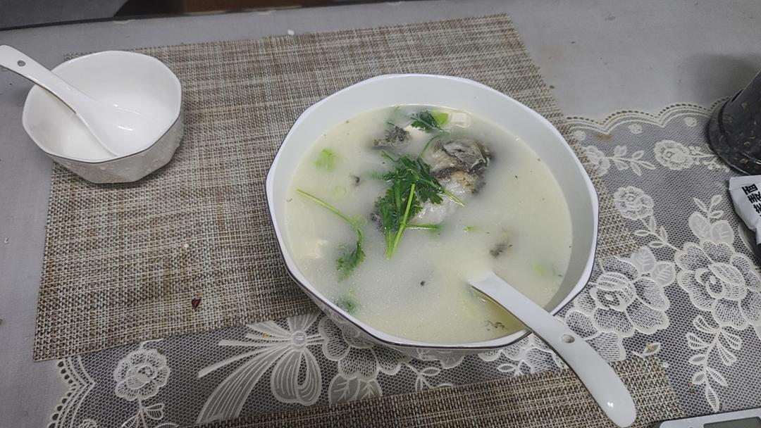 奶白鲫鱼豆腐汤|一条鱼最后的温柔