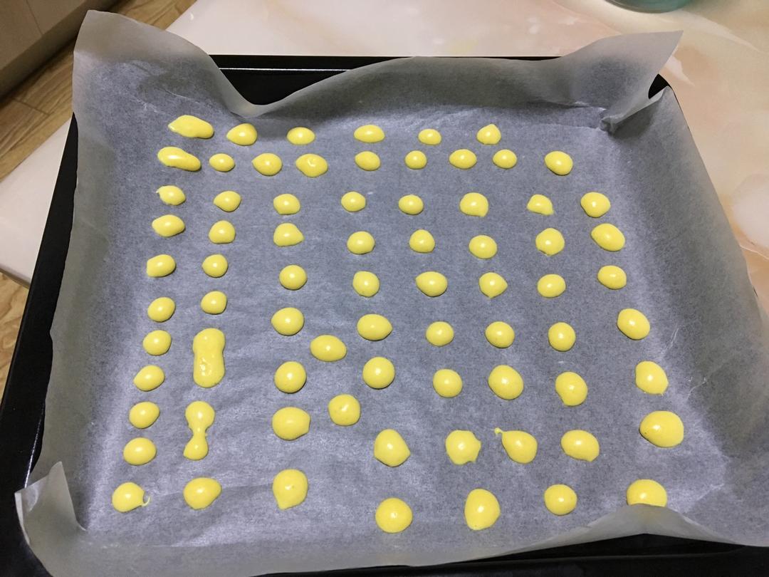 入口即化的无添加蛋黄溶豆
