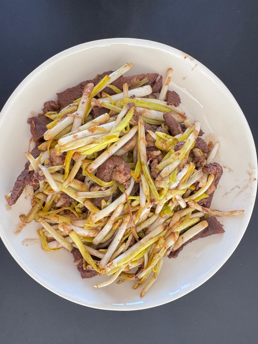 家常肉丝炒蒜黄，不想吃饭的日子也能让你食欲大开