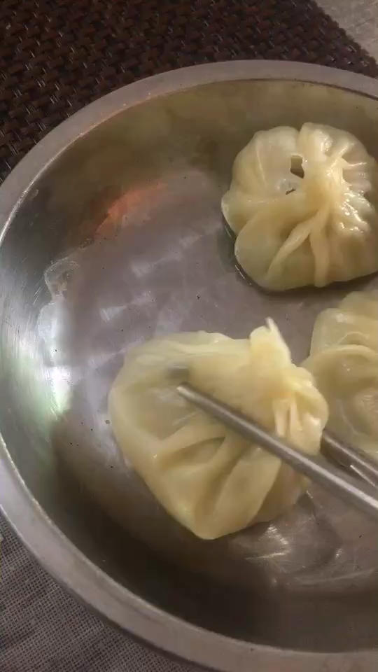 小笼包：一口爆汁！