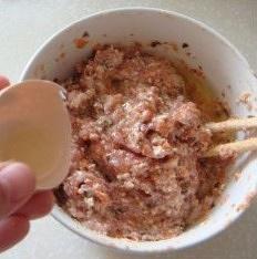 砂锅丸子的做法 步骤10