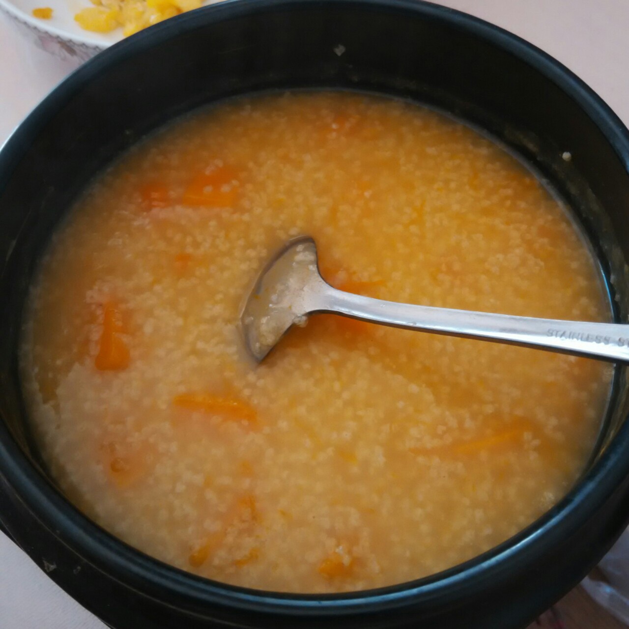 淡淡的凉做的南瓜小米粥
